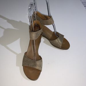 Paul Green Shoes Womens Size 8.5 Beige Metallic Suede Leather Wedge Sandals